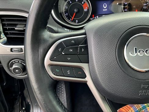 Used 2019 Jeep Cherokee Limited image 22