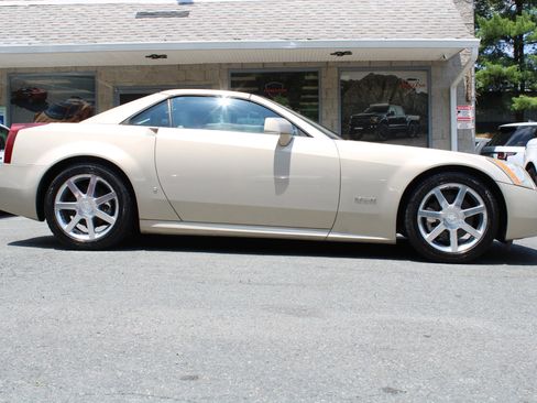 Used 2006 Cadillac XLR image 11