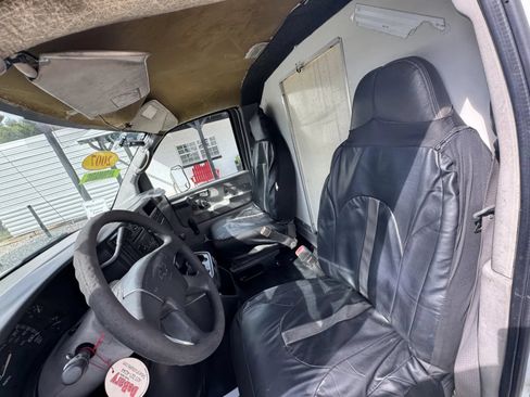 Used 2007 Chevrolet Express 3500 RWD image 13