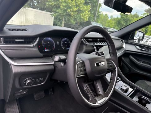 New 2025 Jeep Grand Cherokee L Altitude image 11