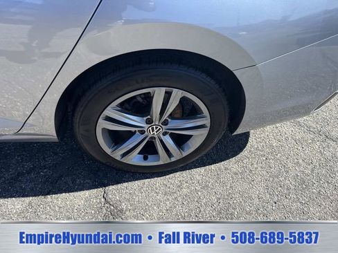Used 2024 Volkswagen Jetta SE FWD image 13
