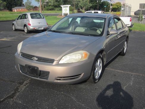 Used 2006 Chevrolet Impala LT w/ Preferred Equipment Group FWD image 2