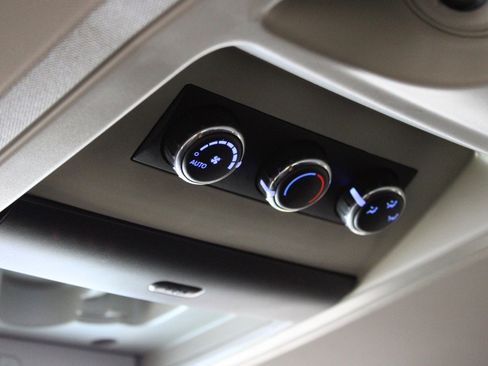 Used 2016 Chrysler Town & Country Touring w/ Driver Convenience Group FWD image 30
