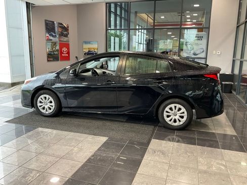 Used 2022 Toyota Prius LE FWD image 4