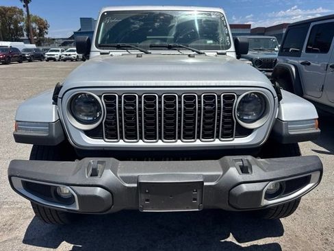 Used 2024 Jeep Wrangler Unlimited Sahara AWD/4WD image 2