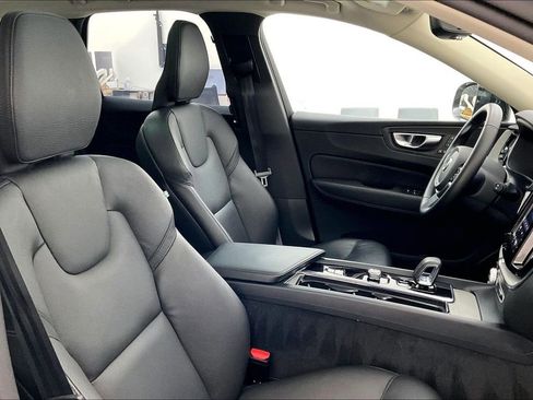 Certified 2025 Volvo XC60 B5 Plus image 11