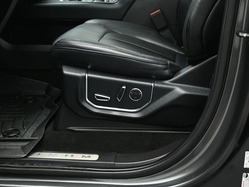 Used 2019 Ford Expedition Platinum image 11