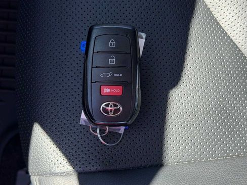 Used 2025 Toyota Highlander Platinum AWD/4WD image 37