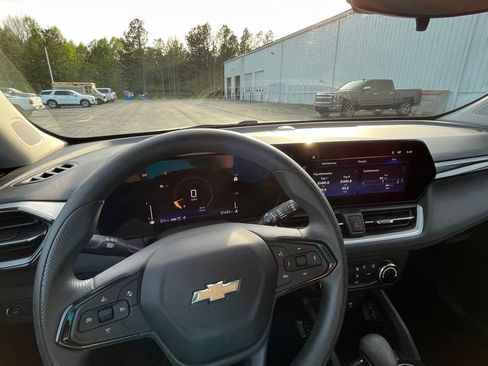Used 2024 Chevrolet TrailBlazer LS w/ LS Convenience Package AWD/4WD image 19