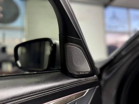 Used 2017 BMW 750i RWD image 8