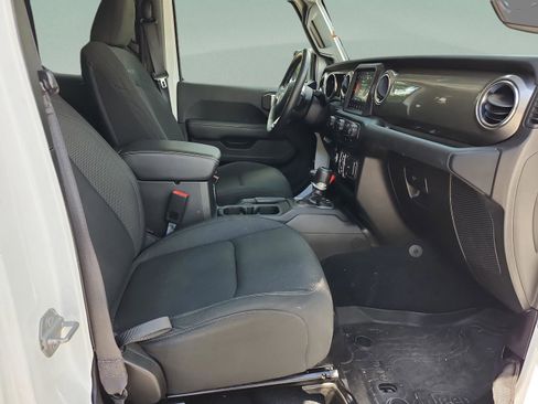 Used 2019 Jeep Wrangler Unlimited Sahara image 18