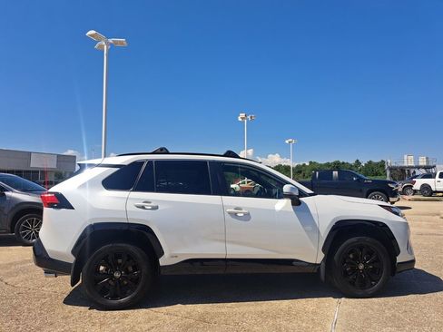 Used 2023 Toyota RAV4 SE AWD/4WD image 3
