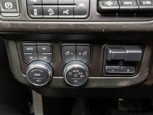 Used 2024 GMC Yukon Denali Ultimate image 33