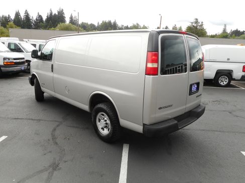 Used 2006 Chevrolet Express 2500 w/ Power and Light Package RWD image 8