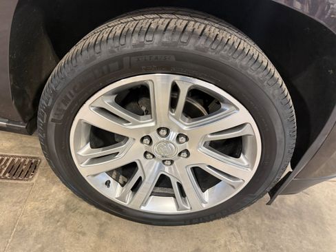 Used 2015 Cadillac Escalade Premium AWD/4WD image 4