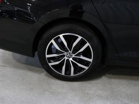 Used 2025 Volkswagen Jetta SE w/ Sunroof Package image 33