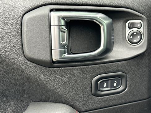 New 2026 Jeep Wrangler Unlimited Rubicon image 13