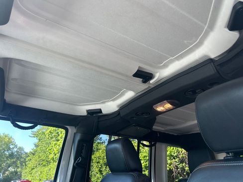 Used 2017 Jeep Wrangler Unlimited Sahara AWD/4WD image 25