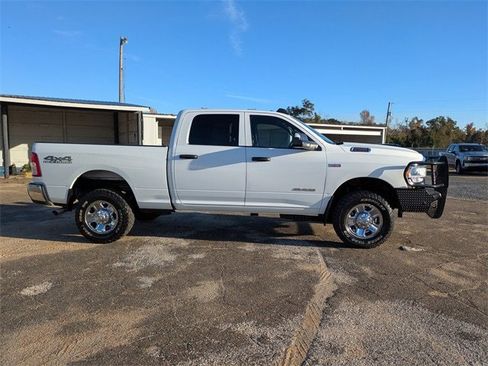 Used 2022 RAM 2500 Tradesman w/ Chrome Appearance Group image 3