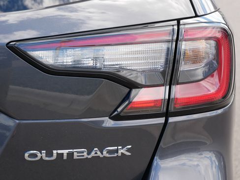 Used 2025 Subaru Outback Premium AWD/4WD image 17