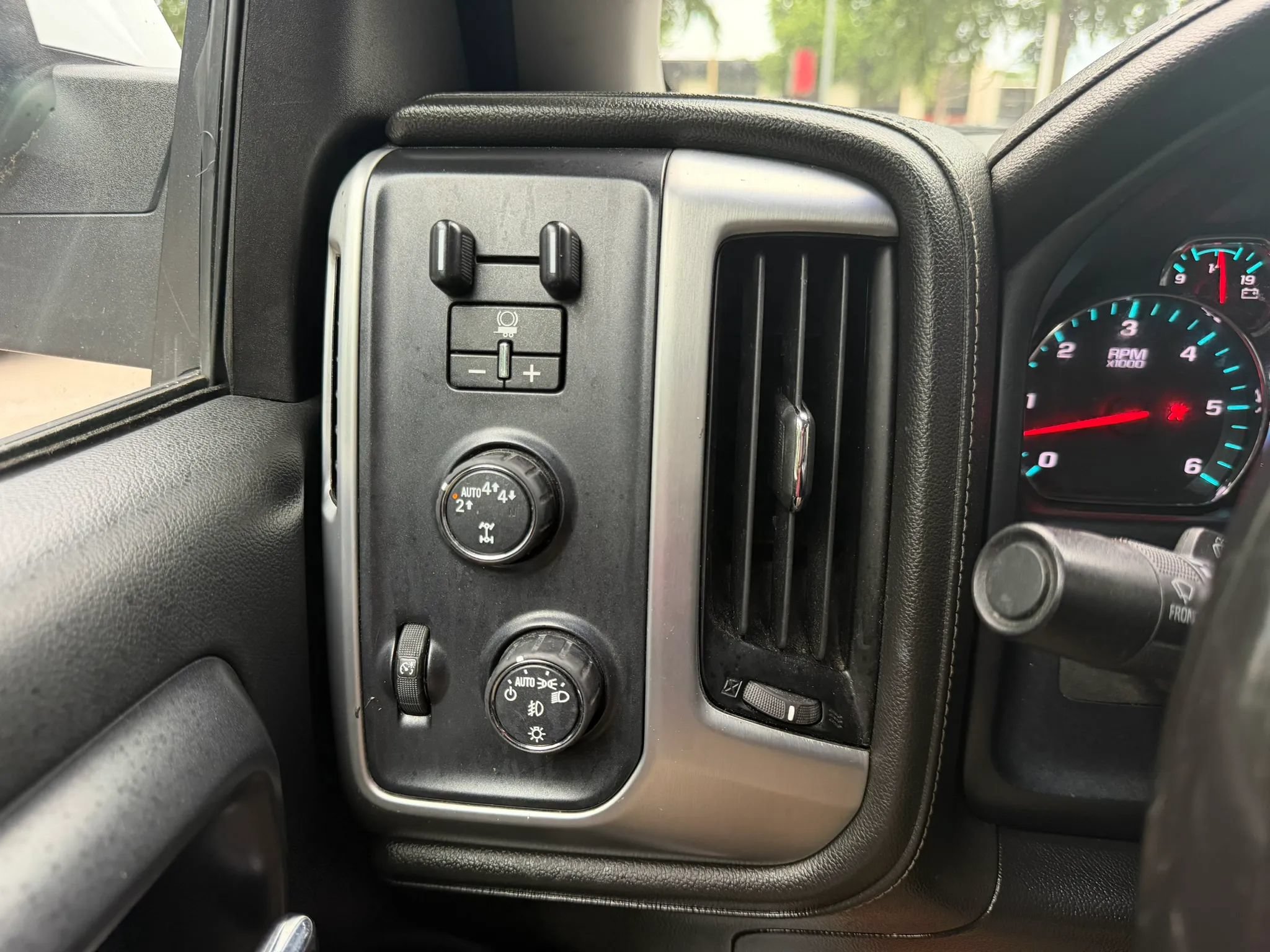 Used 2018 GMC Sierra 1500 SLE w/ SLE Value Package AWD/4WD image 23