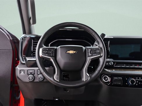 Used 2025 Chevrolet Silverado 1500 LT image 10