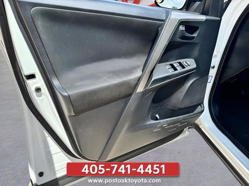 Used 2015 Toyota RAV4 LE FWD image 11