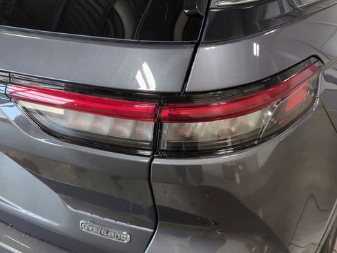 Used 2022 Jeep Grand Cherokee Overland w/ Advanced Protech Group III image 17