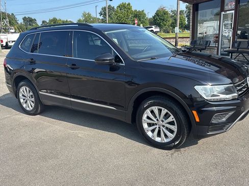 Used 2018 Volkswagen Tiguan SE w/ Panoramic Sunroof Package AWD/4WD image 19