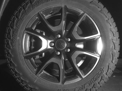 Used 2025 Jeep Compass Trailhawk AWD/4WD image 12