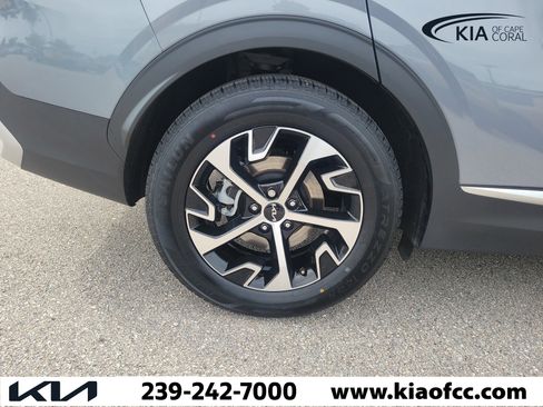 Used 2025 Kia Sportage EX FWD image 9