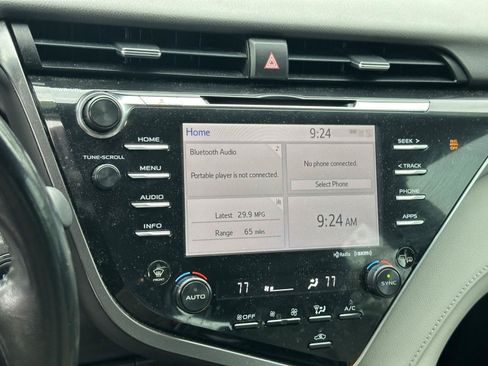 Used 2018 Toyota Camry SE w/ Audio Package FWD image 11