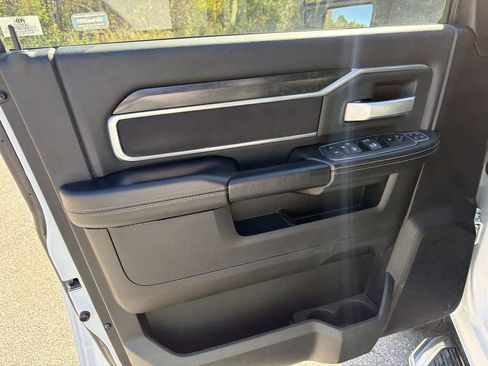 Used 2024 RAM 2500 Big Horn image 25