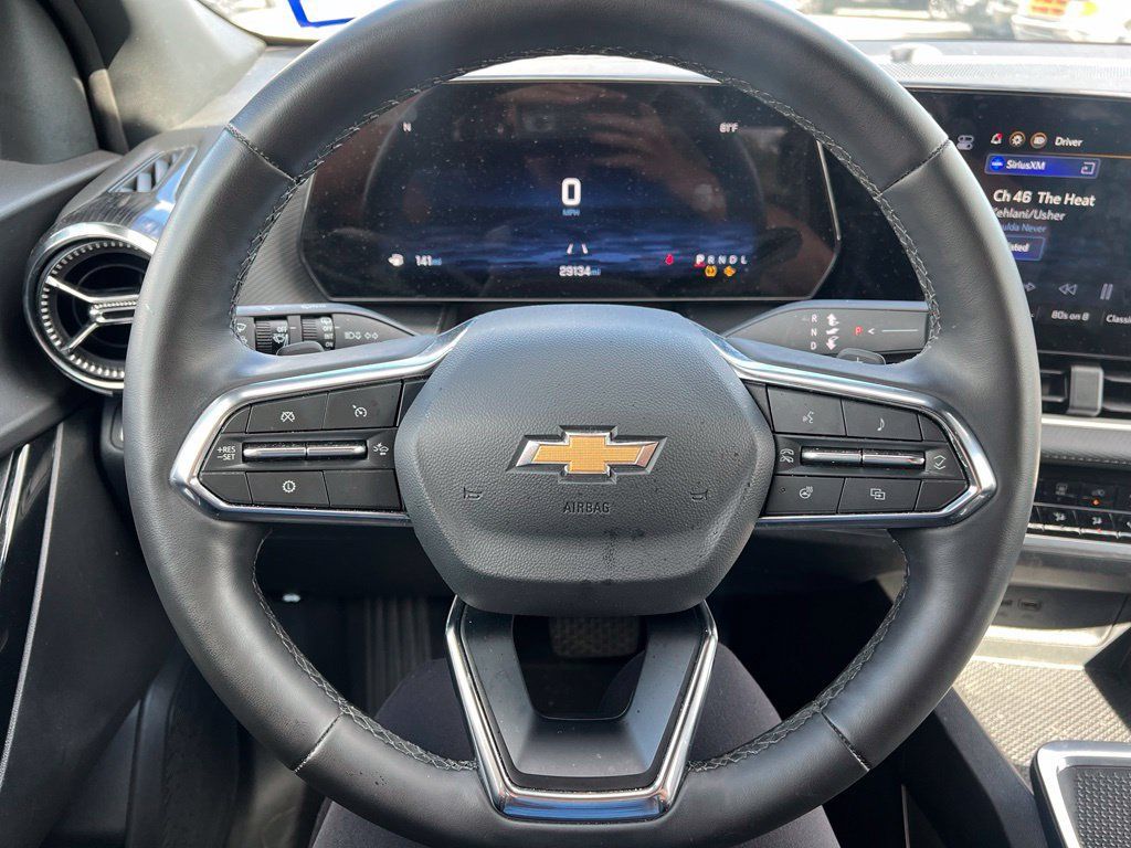 Used 2026 Chevrolet Equinox LT FWD image 12