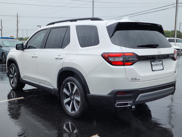 Used 2025 Honda Pilot Touring image 5