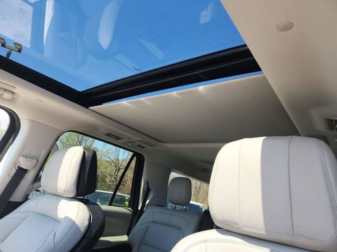 Used 2025 Lincoln Navigator L Reserve AWD/4WD image 11