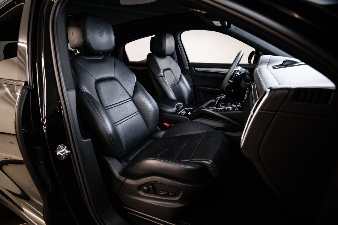 Certified 2023 Porsche Cayenne Platinum Edition AWD/4WD image 29