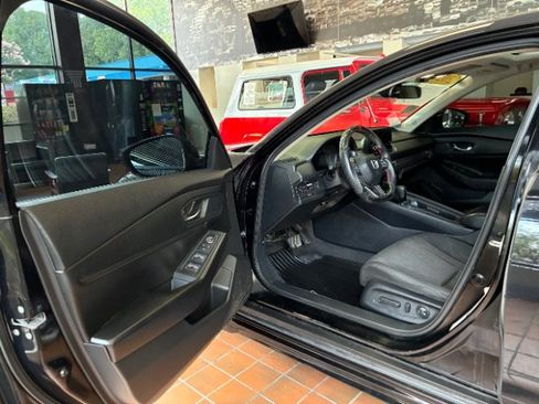 Used 2024 Honda Accord EX image 16