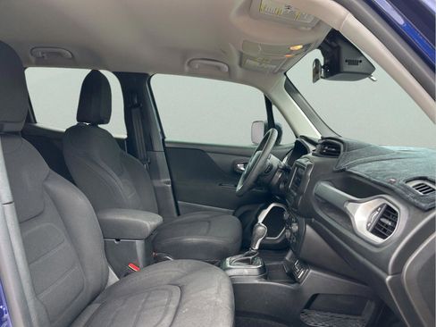 Certified 2018 Jeep Renegade Latitude image 31