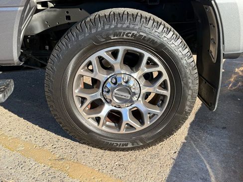 Used 2022 Ford F250 Lariat w/ FX4 Off-Road Package image 26