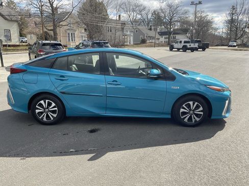 Used 2018 Toyota Prius Prime Premium image 6