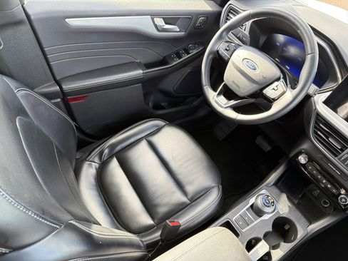 Used 2024 Ford Escape Platinum image 9