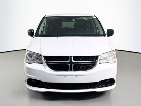Used 2019 Dodge Grand Caravan SE image 2