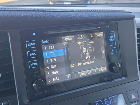 Used 2017 Toyota Sienna Limited image 19