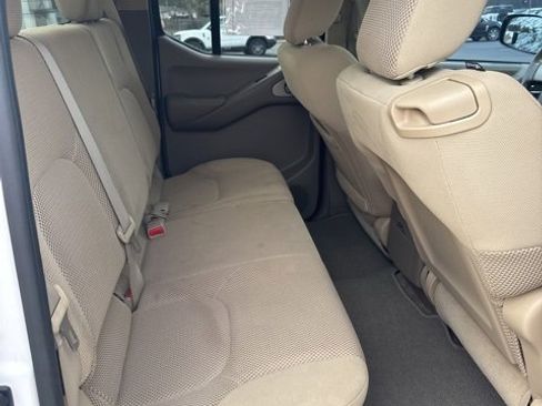 Used 2011 Nissan Frontier SV image 11