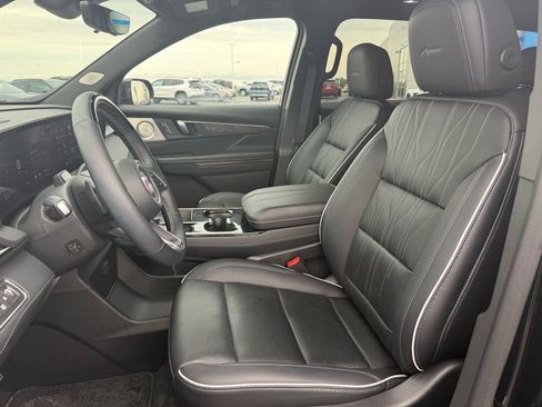 Used 2025 Buick Enclave Avenir w/ Super Cruise Package AWD/4WD image 13
