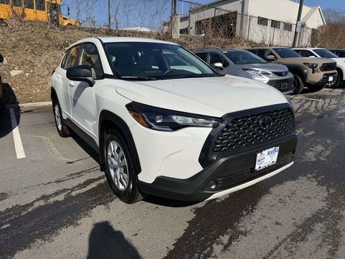 Certified 2024 Toyota Corolla Cross L image 2