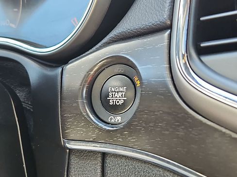 Used 2018 Jeep Grand Cherokee Limited AWD/4WD image 23