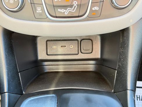 Used 2019 Chevrolet Equinox LS image 23