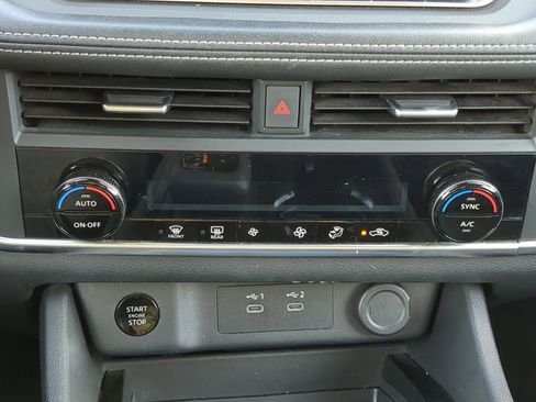 Used 2024 Nissan Rogue SV image 24